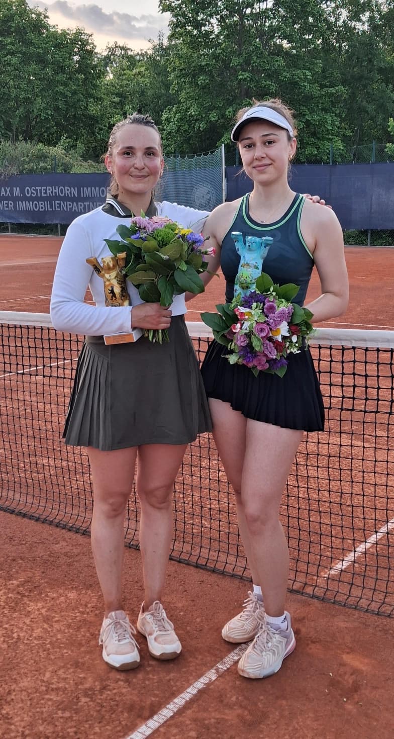 Damen: Alexandra Livadaru und Anica Stabel